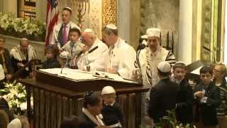 Yom Kippur Finale  Cantor Azi Schwartz at Park Avenue Synagogue 2014 [upl. by Annavahs731]