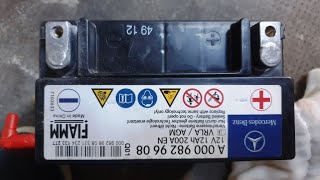 Sostituzione batteria ausiliaria Mercedes classe A [upl. by Medorra]