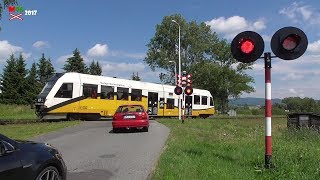 Przejazd kolejowy Gołogłowy PL  772017  Železniční přejezd  Polish railroad crossing [upl. by Eirod]